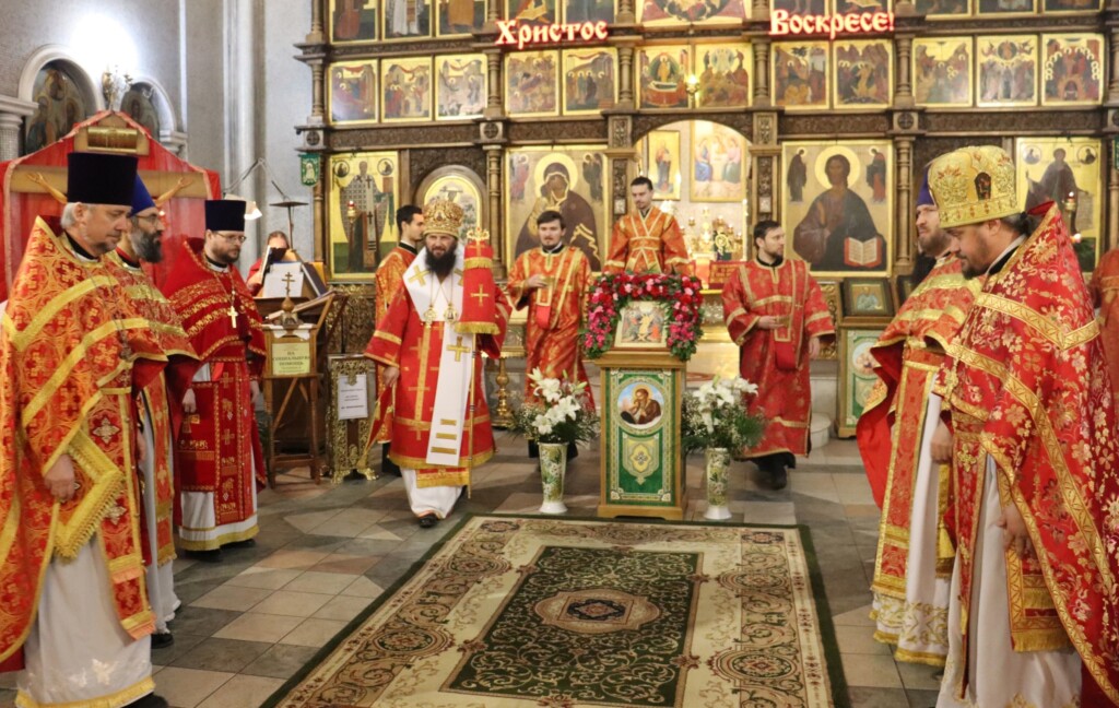 Светлая седмица молитвенное правило утреннее и вечернее. Светлая седмица. В православной церкви началась светлая седмица. Воскресенье светлой седмицы картинки. Входные на светлой седмице.